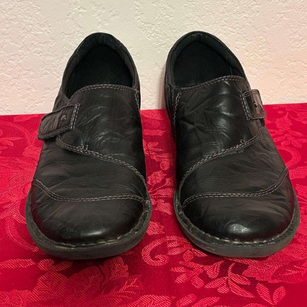 Black Casual Loafers with Rounded Toe and Soft Leather